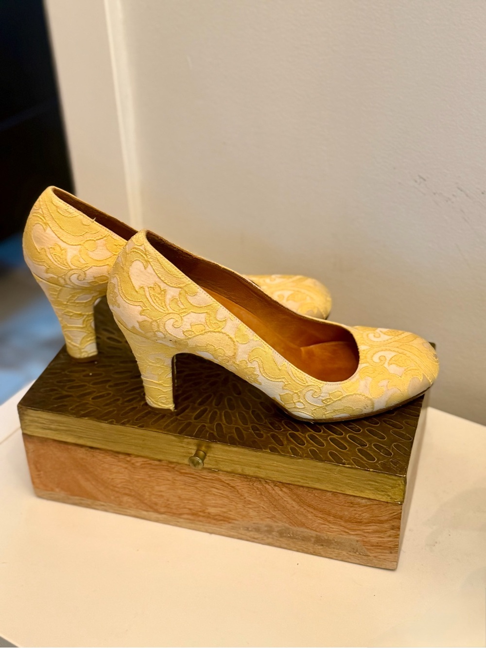 Women's Yellow Patterned Mid-Heel Pumps